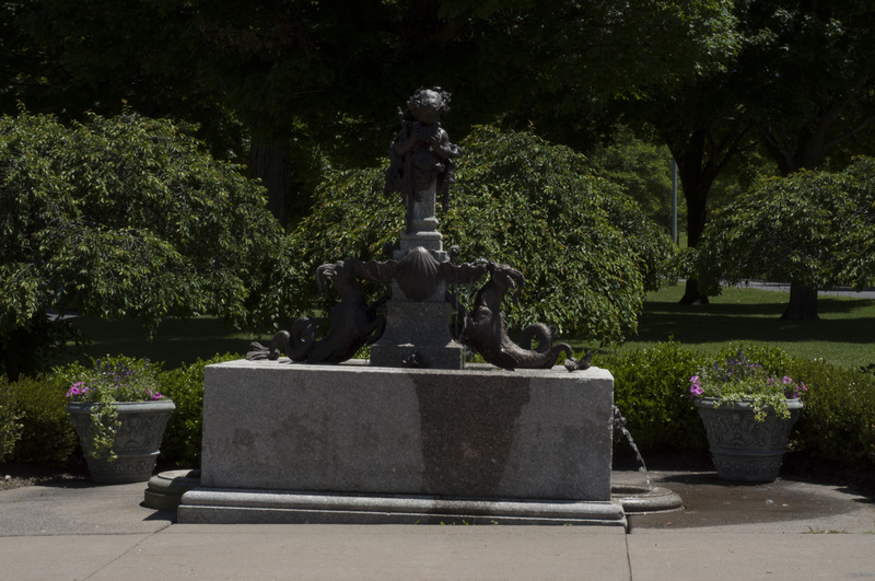 Photograph of Swan Fountain - AO-00080-002.jpg