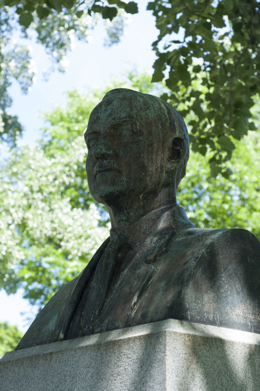 Photograph of George E. Dunham Memorial Statue - AO-00131-005.jpg